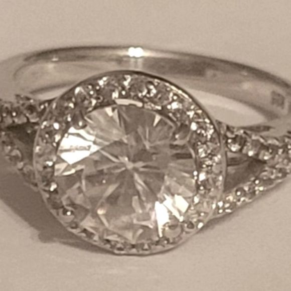STOLEN NOT FOR SALE!!!!! 925 Beautiful Ring w/ cubic Zirconias size 7 - Picture 4 of 5
